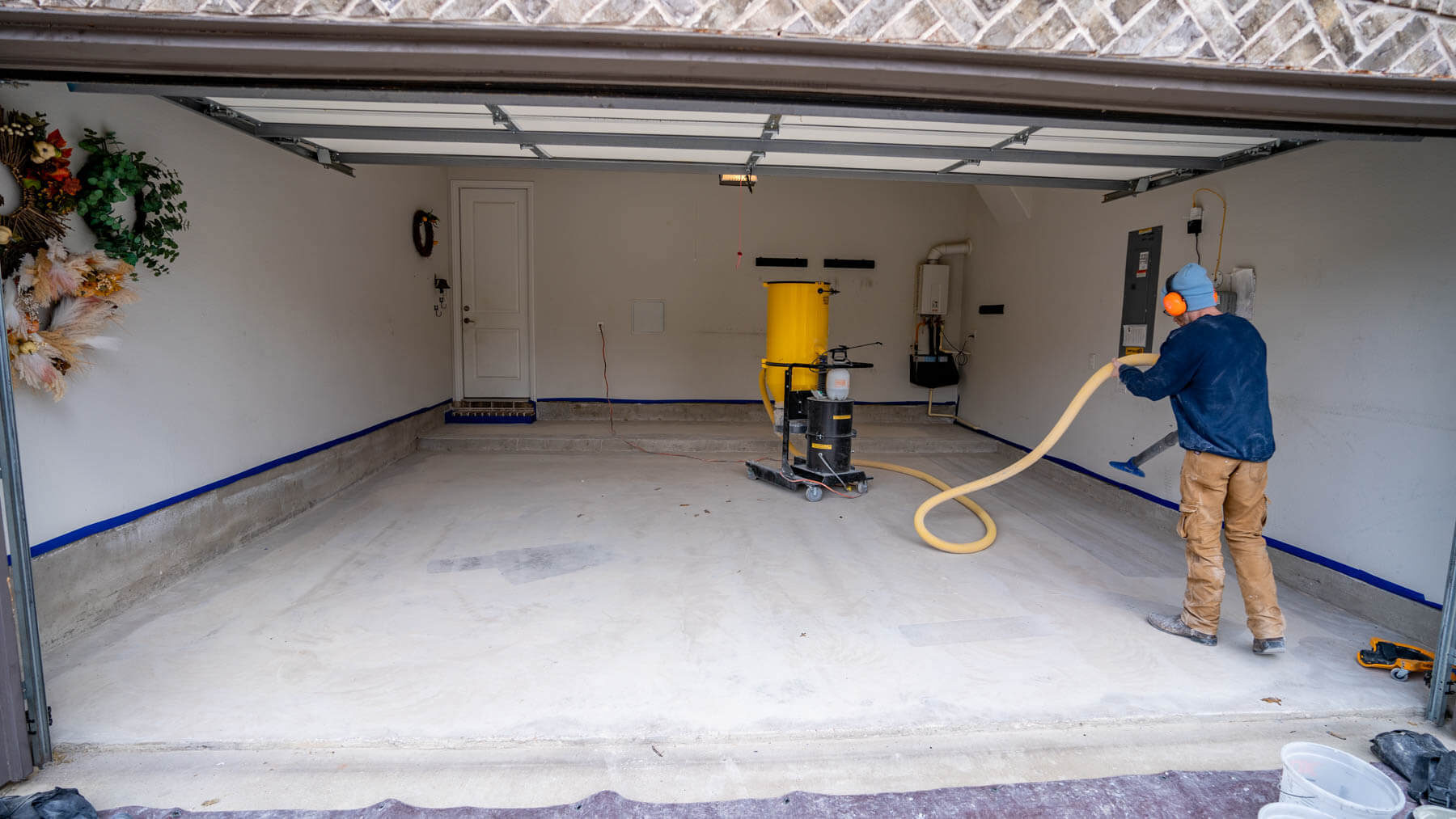 Process of resurfacing concrete floor before applying coatings of polyaspartic