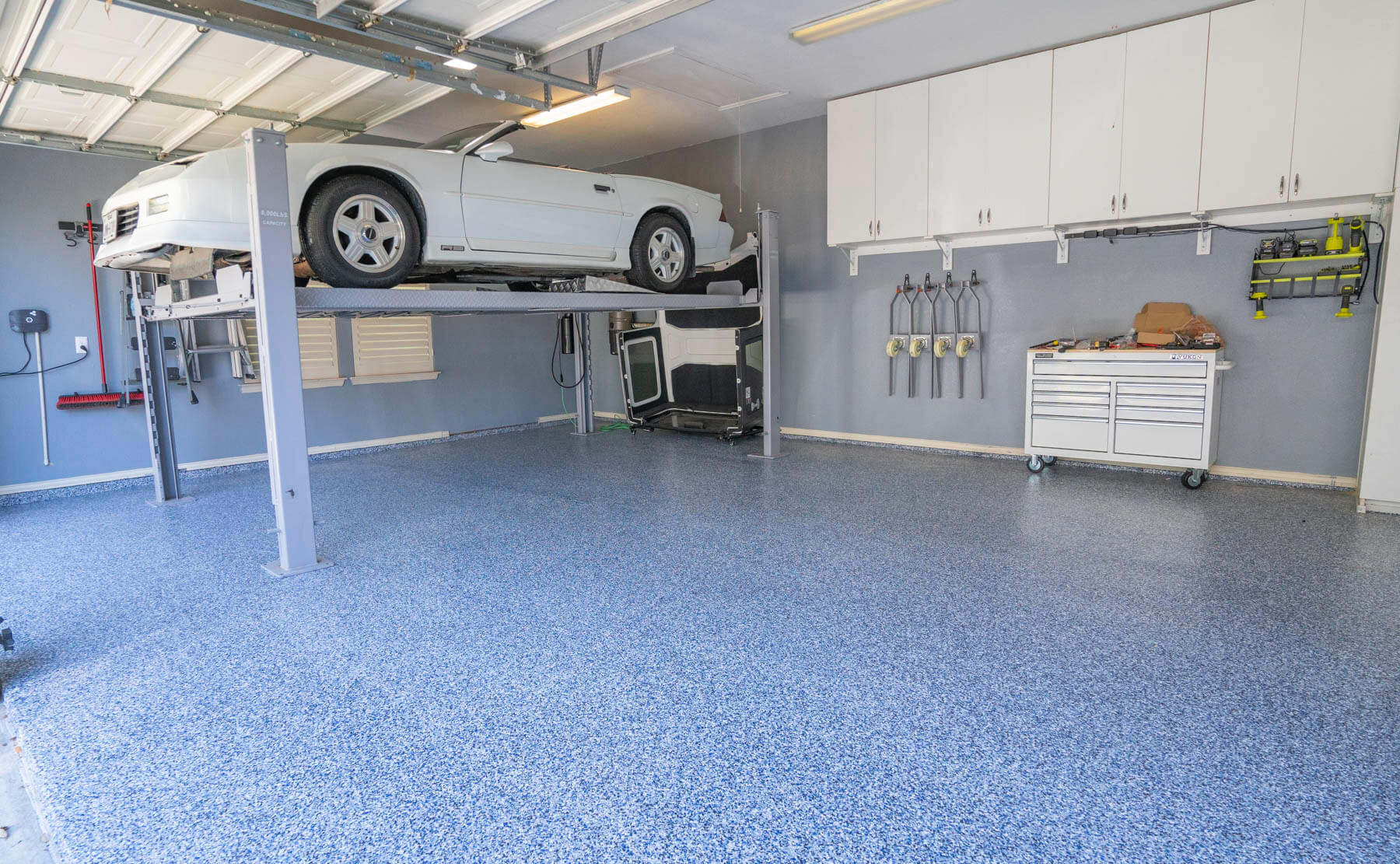 Garage Auto Shop with Polyaspartic Coating - Garage Lift  Photo - Garage Lift  Photo